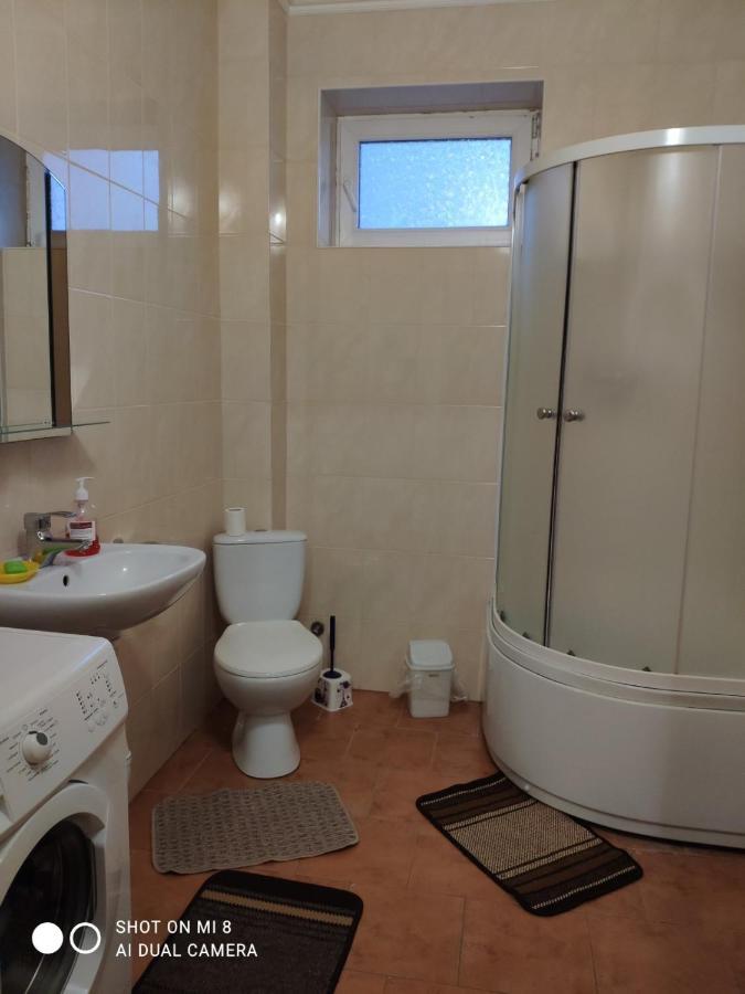 Apartments Domovik Мостова 5 Кв 44 Mukacheve Luaran gambar