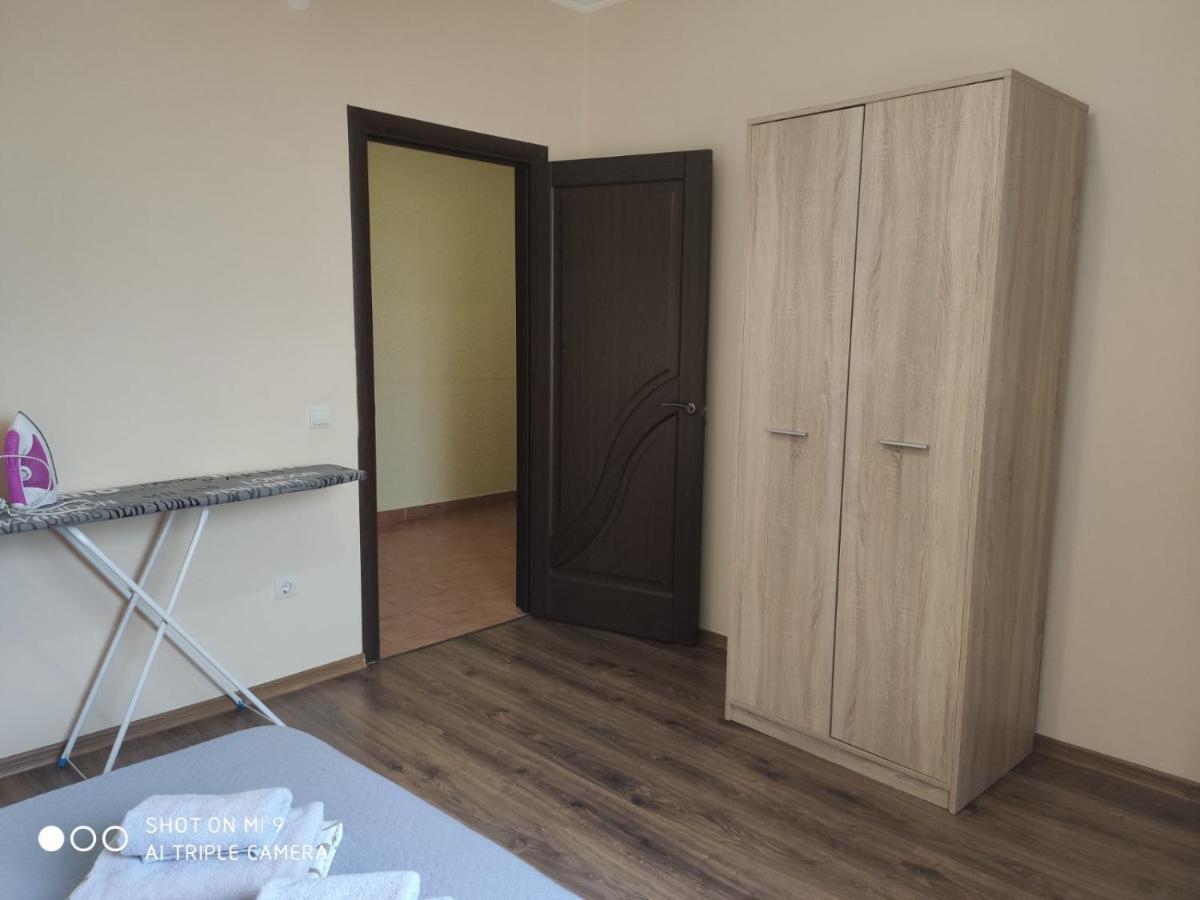 Apartments Domovik Мостова 5 Кв 44 Mukacheve Luaran gambar